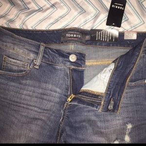 Torrid 10R skinny boyfriend jeans